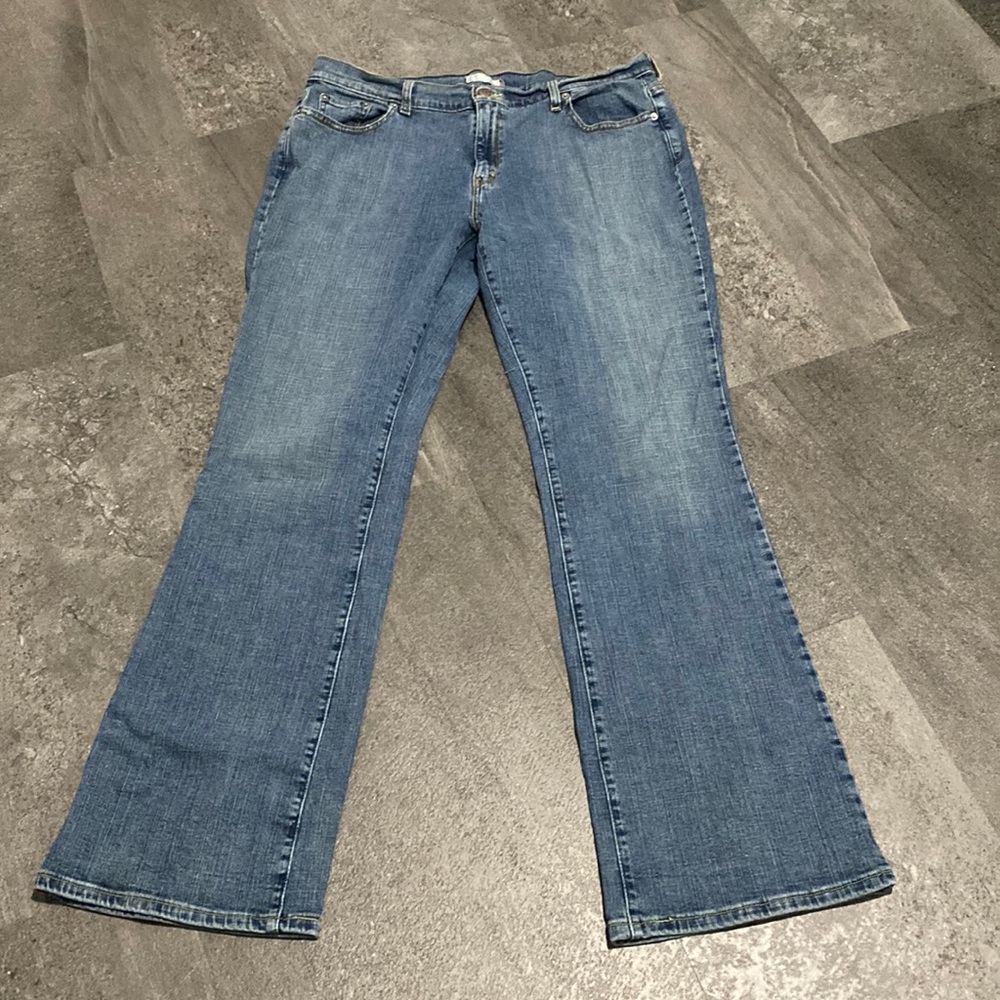 Levi’s 515 boot cut jeans in like new condition. Size 16 LONG